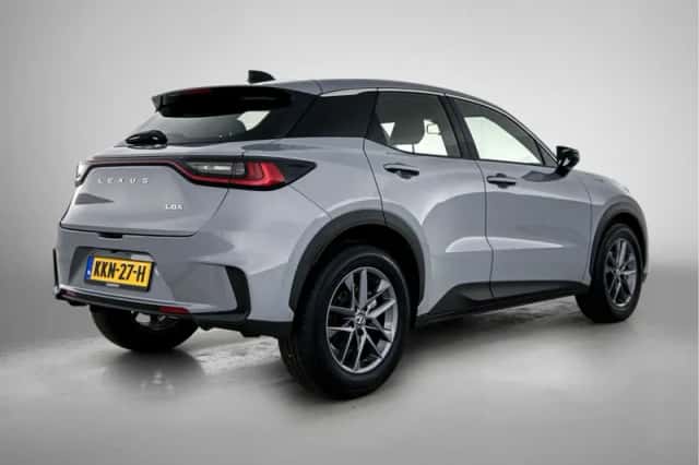 Lexus LBX (2024) thumbnail 2