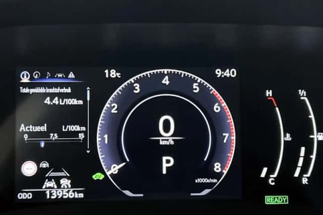 Lexus LBX (2024) thumbnail 5