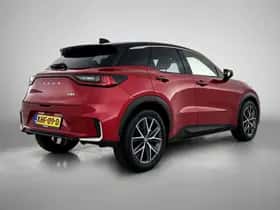 Lexus LBX (2024) thumbnail 2