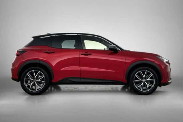 Lexus LBX (2024) thumbnail 11
