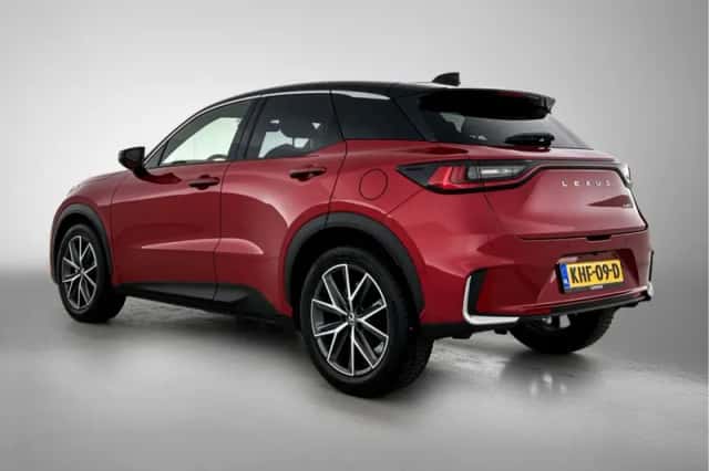 Lexus LBX (2024) thumbnail 13