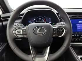 Lexus LBX (2024) thumbnail 17