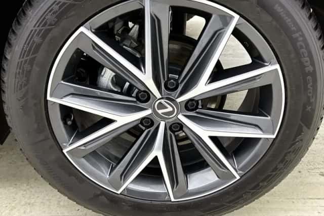 Lexus LBX (2024) thumbnail 22