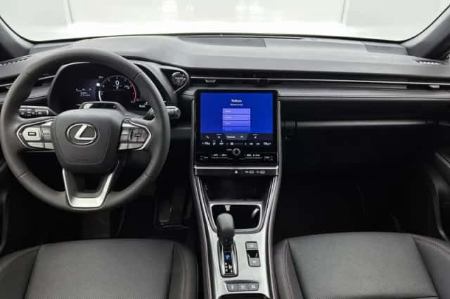 Lexus LBX (2024) thumbnail 4