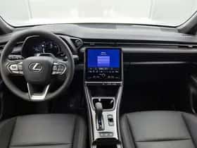 Lexus LBX (2024) thumbnail 4