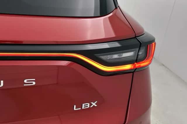 Lexus LBX (2024) thumbnail 31