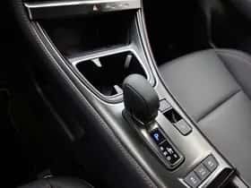 Lexus LBX (2024) thumbnail 10
