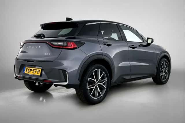 Lexus LBX (2024) thumbnail 2