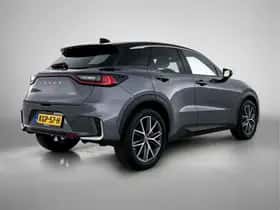 Lexus LBX (2024) thumbnail 2