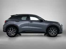 Lexus LBX (2024) thumbnail 11