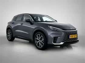Lexus LBX (2024) thumbnail 12