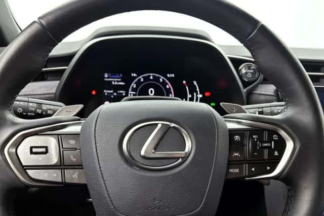 Lexus LBX (2024) thumbnail 17