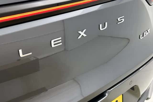 Lexus LBX (2024) thumbnail 19