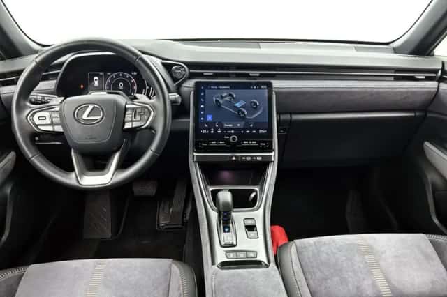 Lexus LBX (2024) thumbnail 4