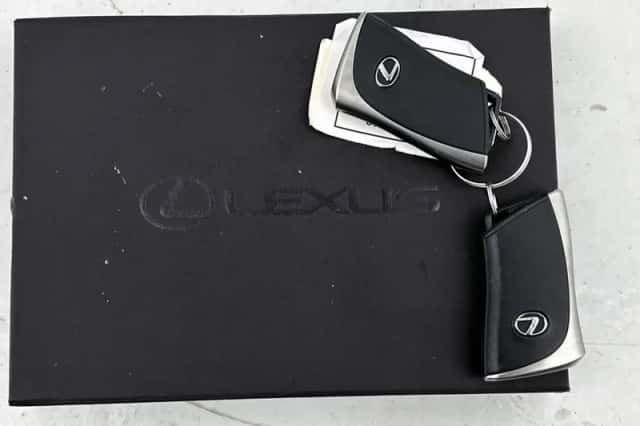 Lexus LBX (2024) thumbnail 32