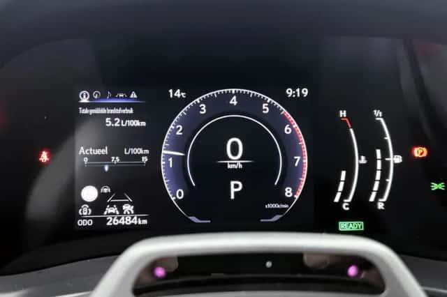Lexus LBX (2024) thumbnail 5