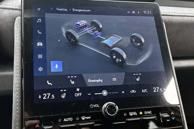 Lexus LBX (2024) thumbnail 7