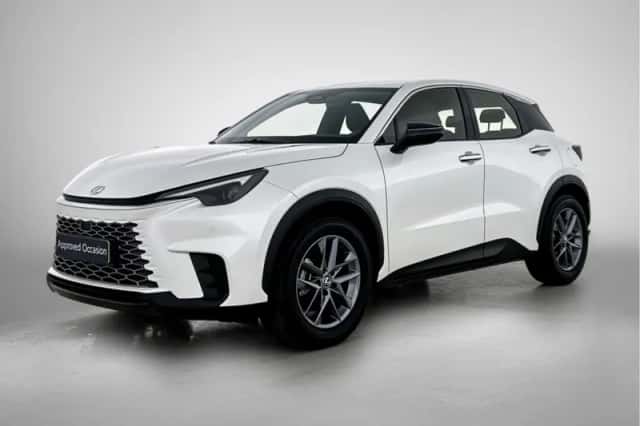 Lexus LBX (2025) thumbnail 1