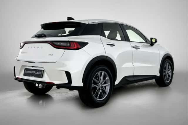 Lexus LBX (2025) thumbnail 2