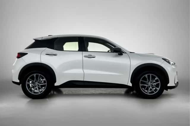 Lexus LBX (2025) thumbnail 11