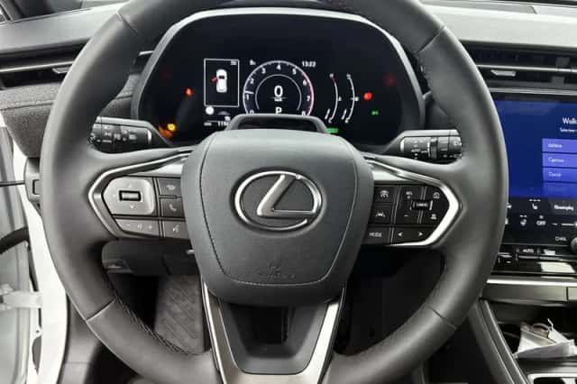 Lexus LBX (2025) thumbnail 17