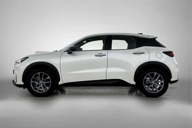 Lexus LBX (2025) thumbnail 3