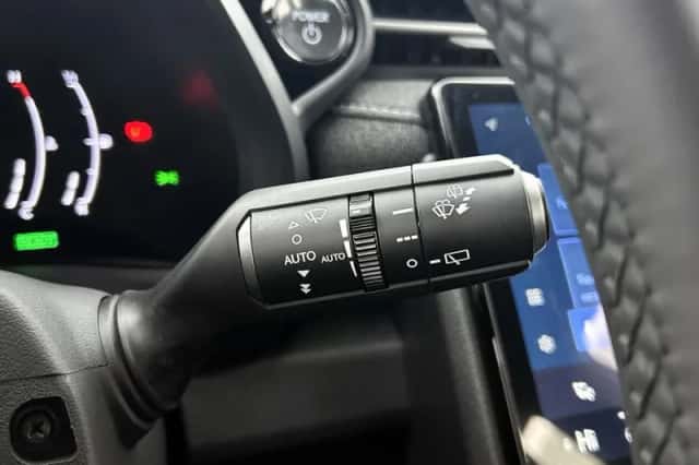 Lexus LBX (2025) thumbnail 25