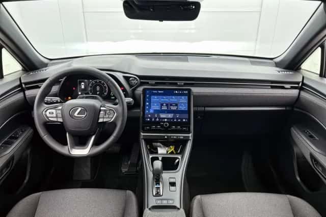 Lexus LBX (2025) thumbnail 4
