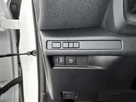 Lexus LBX (2025) thumbnail 33