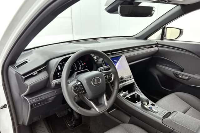 Lexus LBX (2025) thumbnail 35