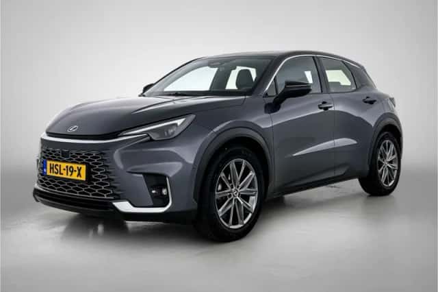 Lexus LBX (2024) thumbnail 1