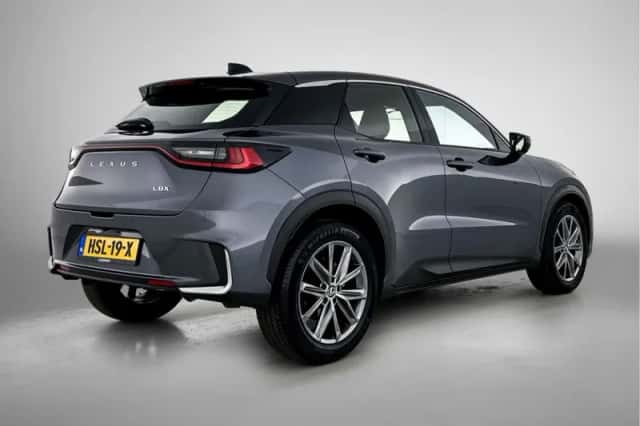 Lexus LBX (2024) thumbnail 2