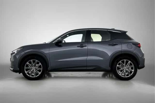 Lexus LBX (2024) thumbnail 3