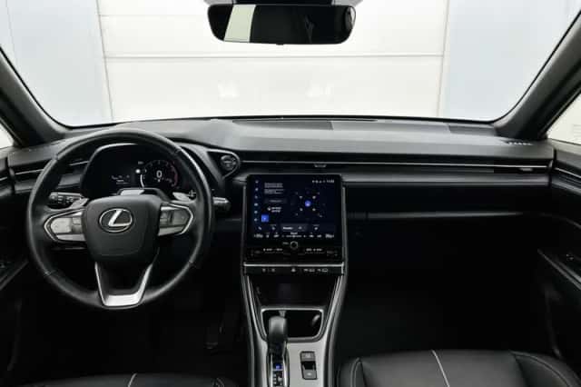 Lexus LBX (2024) thumbnail 4