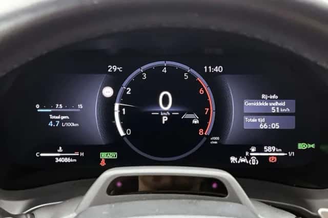 Lexus LBX (2024) thumbnail 5