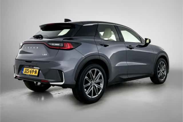 Lexus LBX (2024) thumbnail 2