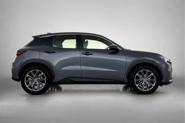 Lexus LBX (2024) thumbnail 11