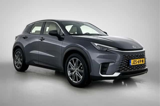 Lexus LBX (2024) thumbnail 12