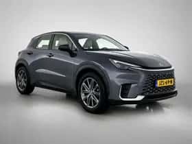 Lexus LBX (2024) thumbnail 12