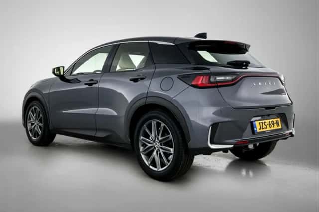 Lexus LBX (2024) thumbnail 13