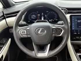Lexus LBX (2024) thumbnail 17