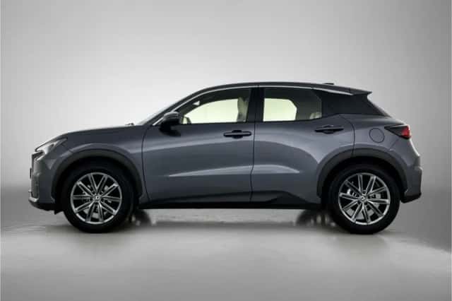 Lexus LBX (2024) thumbnail 3