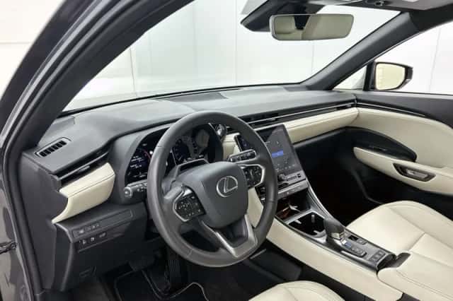 Lexus LBX (2024) thumbnail 34