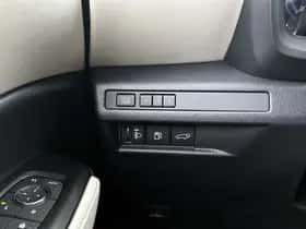 Lexus LBX (2024) thumbnail 36