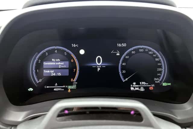Lexus LBX (2024) thumbnail 5