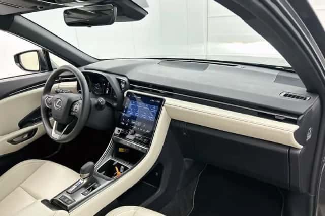 Lexus LBX (2024) thumbnail 6