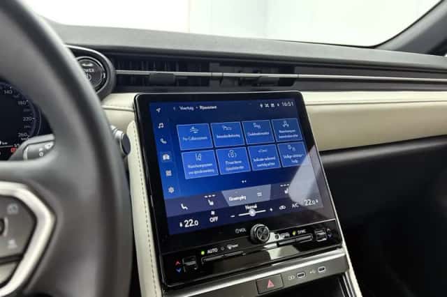 Lexus LBX (2024) thumbnail 7