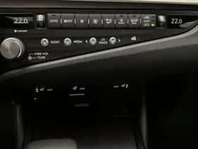 Lexus ES (2021) thumbnail 13
