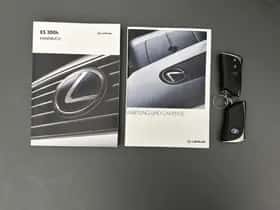Lexus ES (2021) thumbnail 15