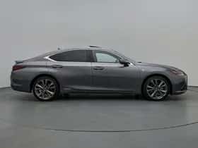Lexus ES (2021) thumbnail 17